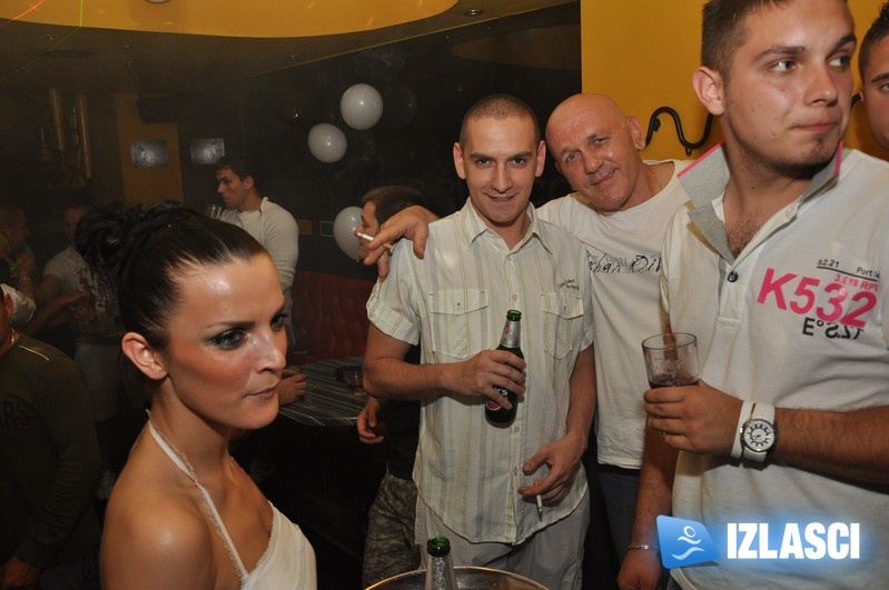 White Sensation and Black party @ Johnnie Walker Pub