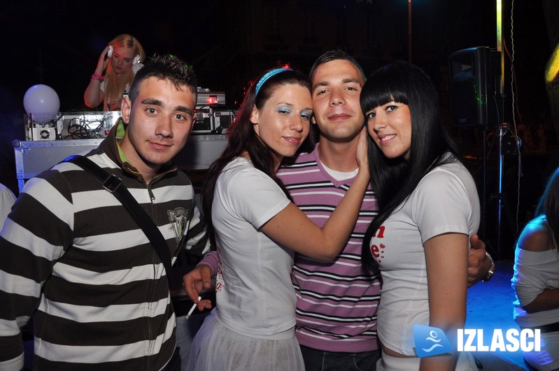 White Sensation and Black party @ Johnnie Walker Pub