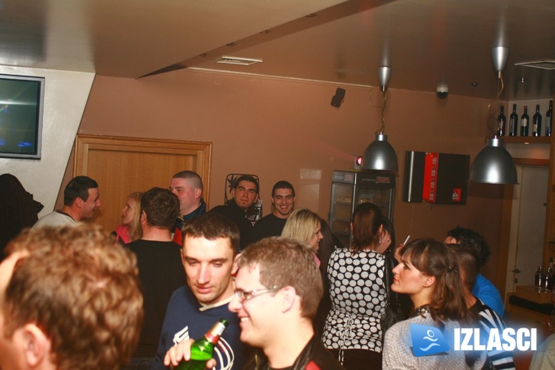 Ritmovi ludih sedamdesetih rasplesali Maat bar