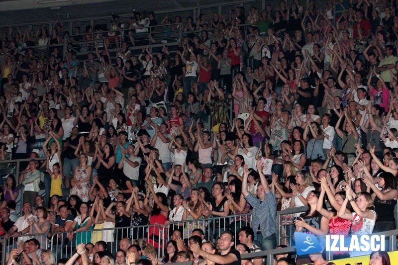 Odličan koncert Tonija Cetinskog u Višnjiku