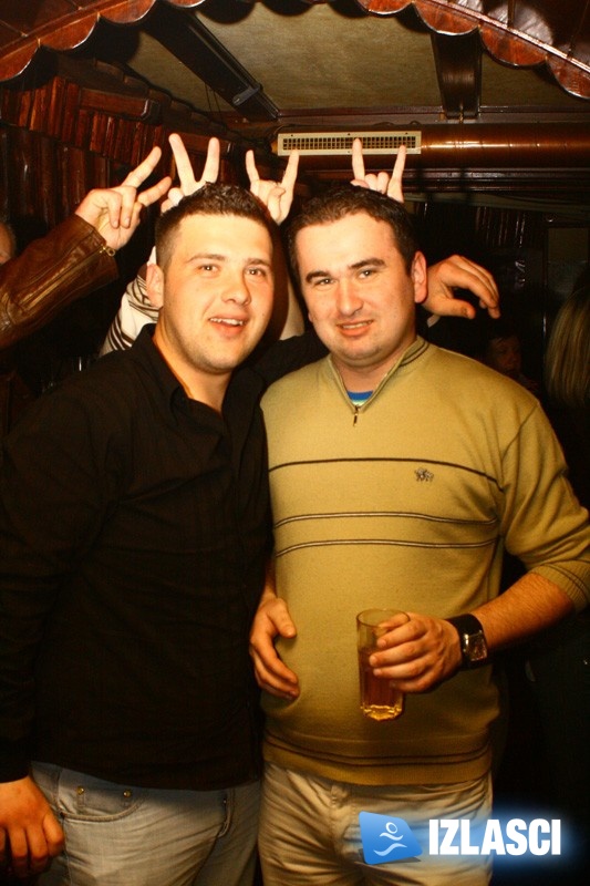 Striper na Dan žena mamio djevojke u Village pubu