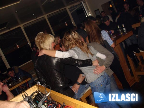 Izlazak u Maat bar